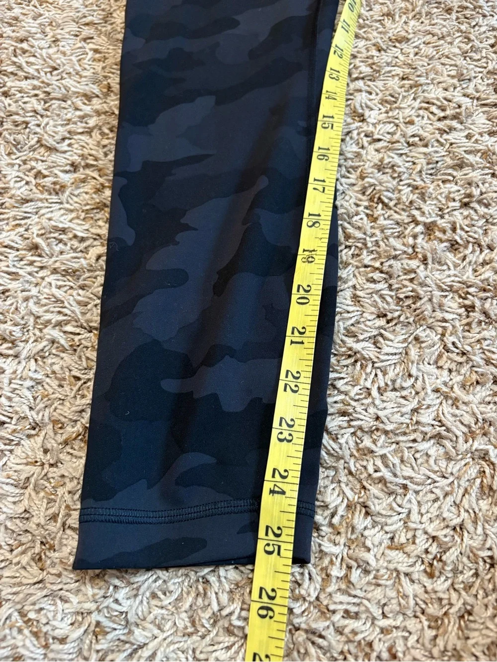 Lululemon Wunder train high rise tight black camo women’s size 8 25”